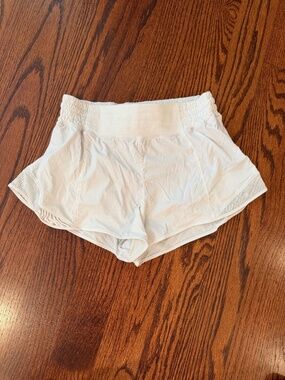 Lululemon Hotty Hot shorts lined, high rise 2.5" size 8 (color: white)
